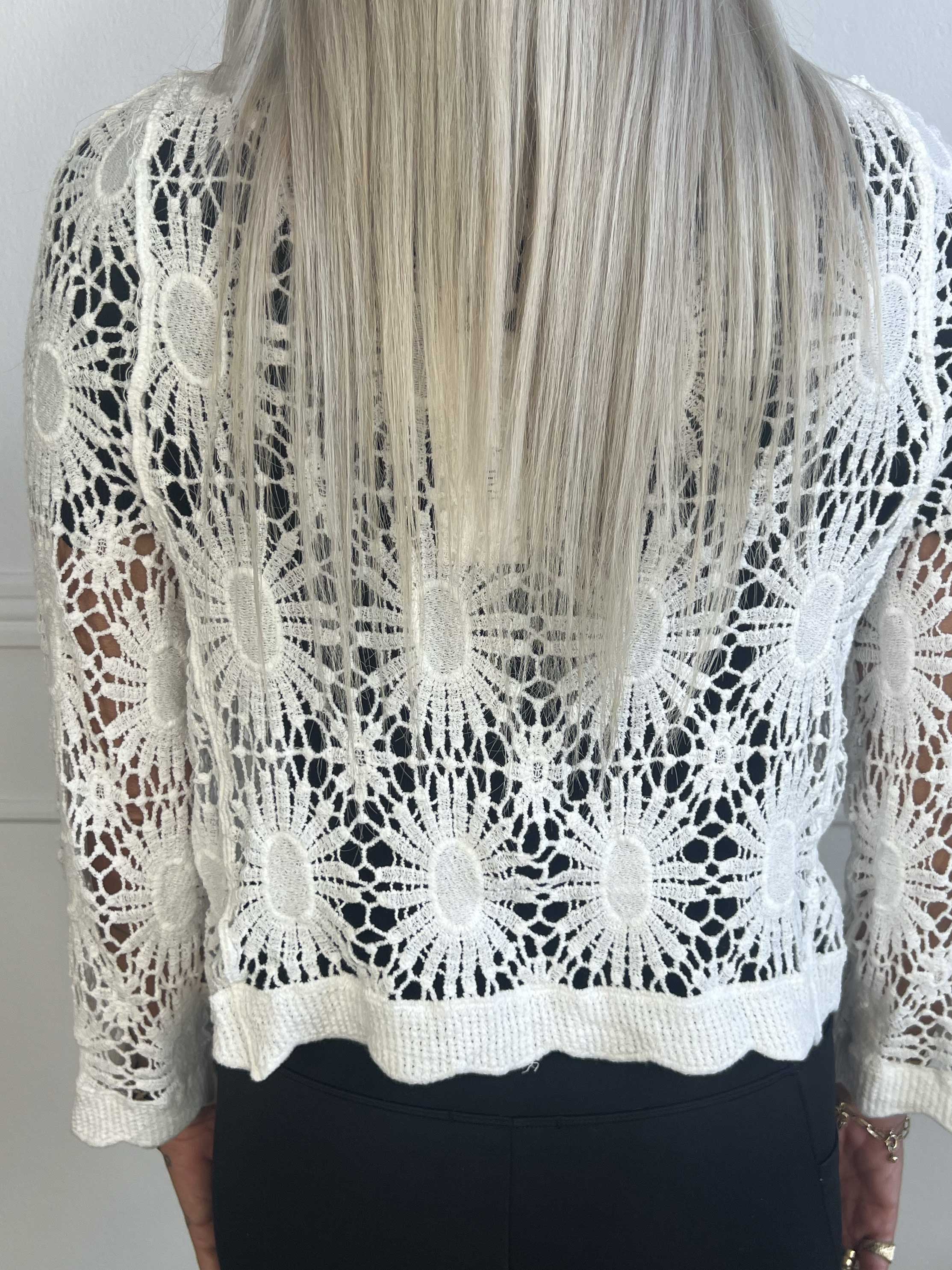 Helina - Kort virkad bomullsväst med knappar